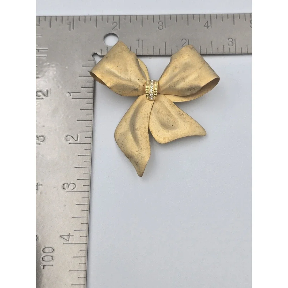 Vintage Gold Tone Bow Brooch Pin Rhinestone Ribbon Textured Matte Finish Jewelry